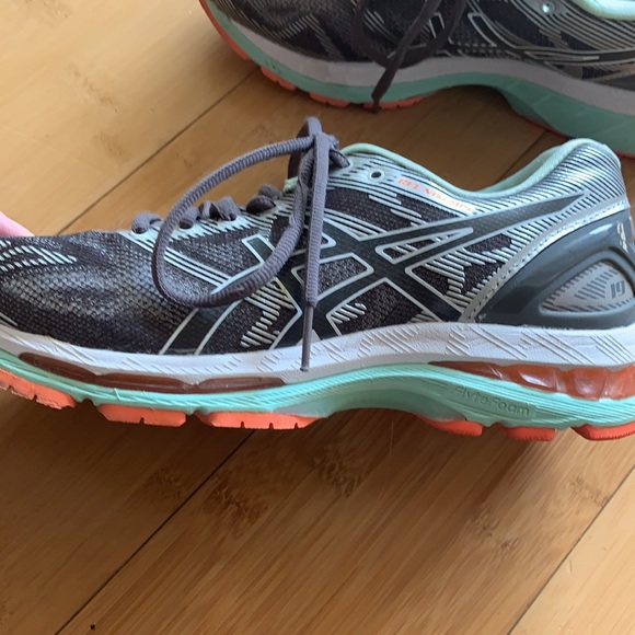 ASICS running shoes - Picture 2 of 3